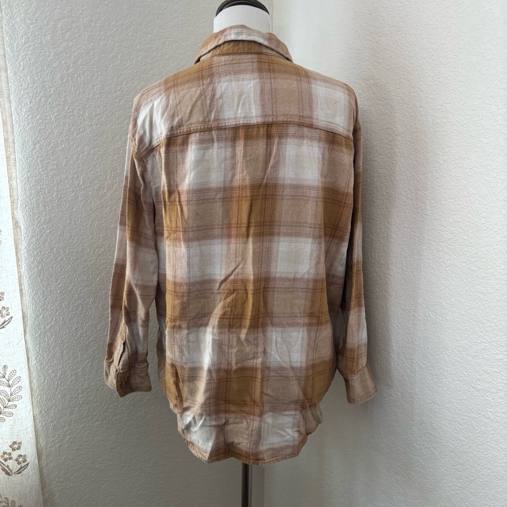 Old Navy Boyfriend Plaid Button Down Shirt - Picture 3 of 8